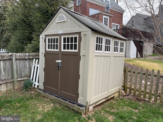 Building Photo - 2115 N Potomac St