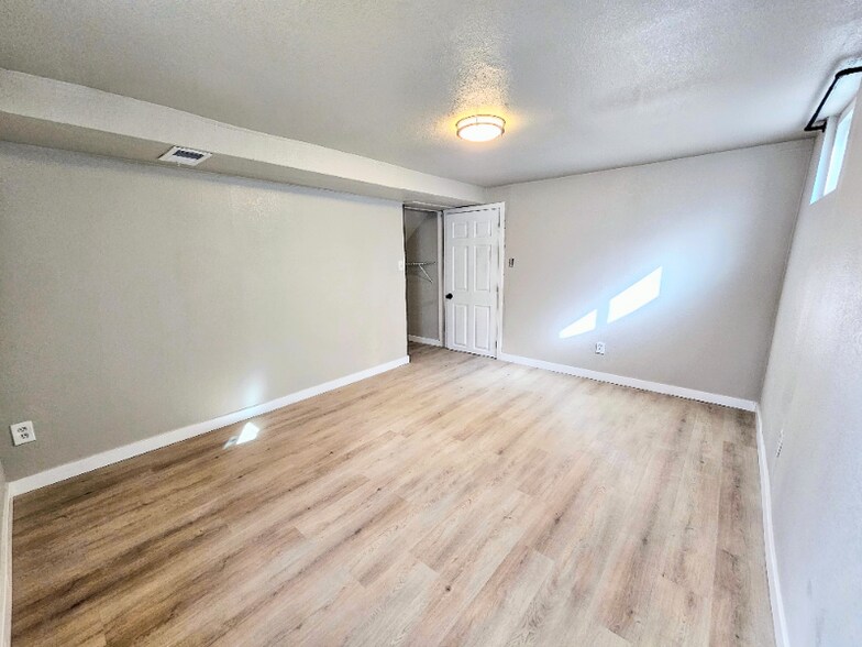 Primary Photo - 9210 Meade St