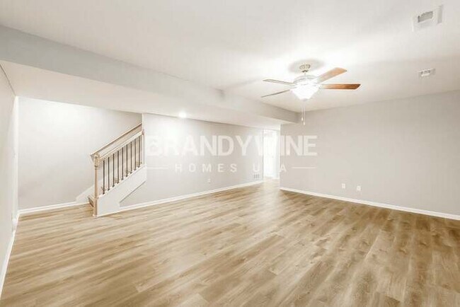 Building Photo - APPLY NOW! 5BED 3BATH