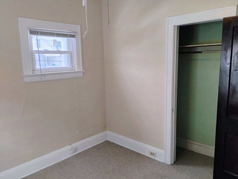 Building Photo - 2102 Chesterland Ave