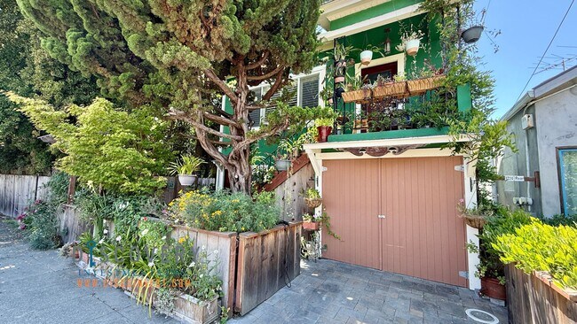 Building Photo - 3228 Boise St