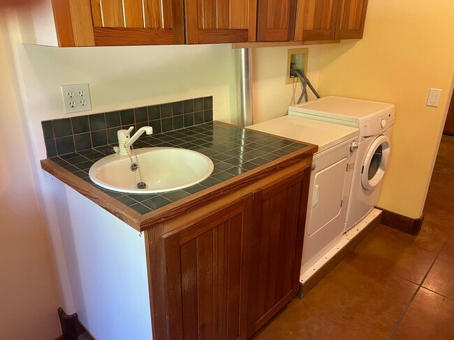 Building Photo - Langley Craftsman in Park-Like Setting and One Small Pet Allowed