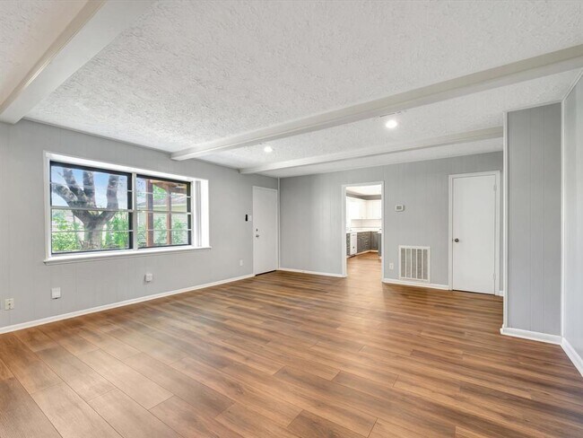 Building Photo - 15014 Torry Pines Rd
