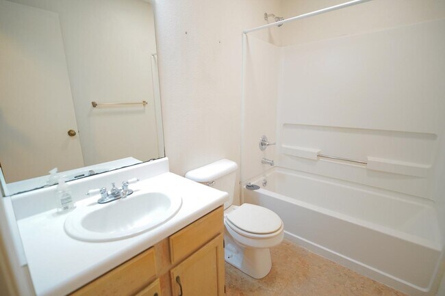 Building Photo - 2335 Parrot Ln
