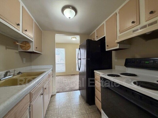 Building Photo - 6881-6887 Emerald Ave