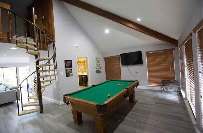 Building Photo - 3007 Willowbend Rd