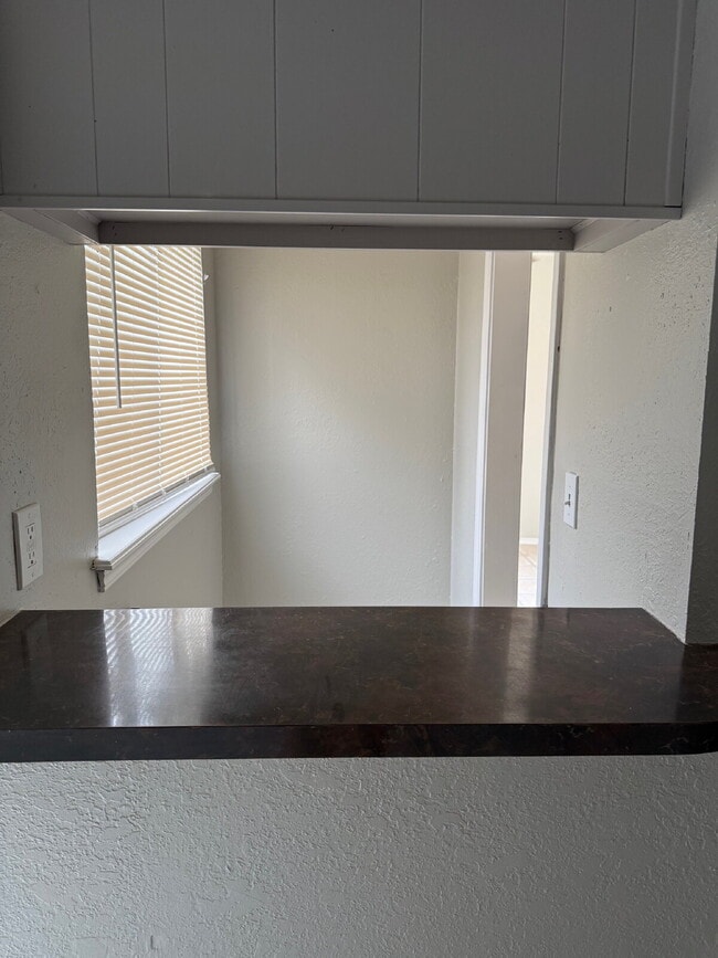 Building Photo - Spacious 4-Bedroom Yukon Home Full of Char...