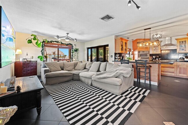 Building Photo - 410 Sailboat Cir