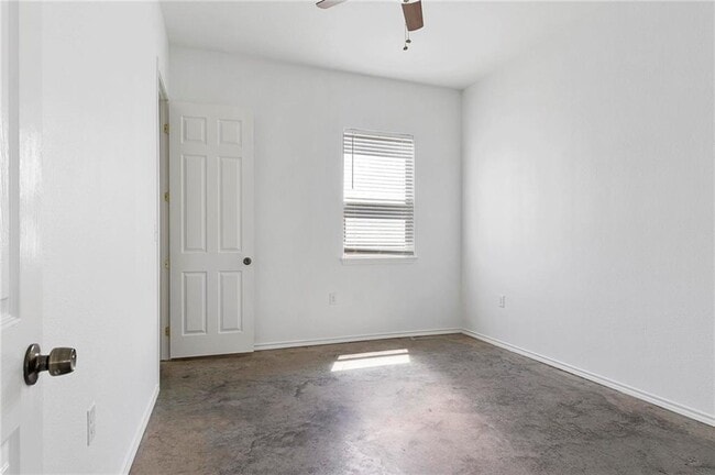 Primary Photo - 1310 Hausman Dr