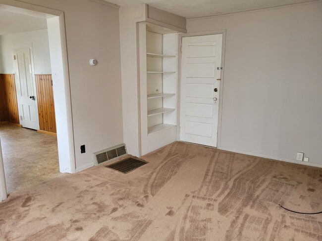 Building Photo - 2 Bedroom Duplex