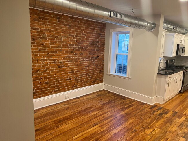 Building Photo - 710 Columbia Ave
