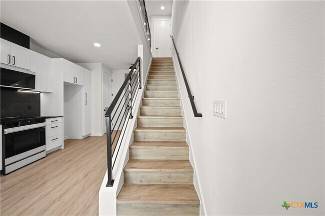 Building Photo - 634 Central Pkwy