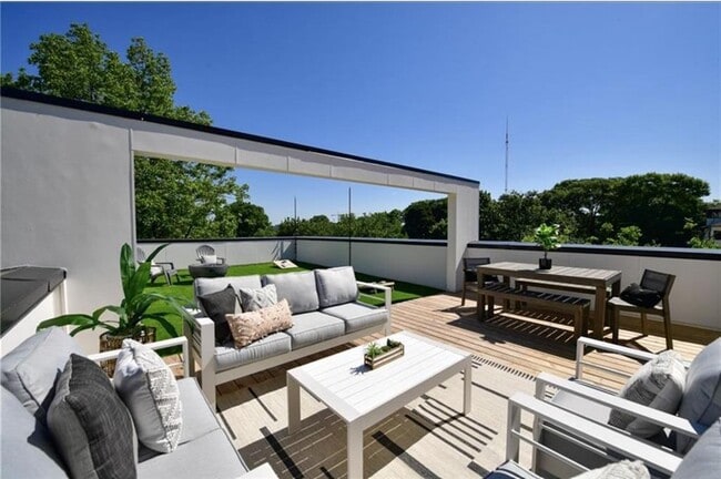 Building Photo - 536 Highland Ave NE