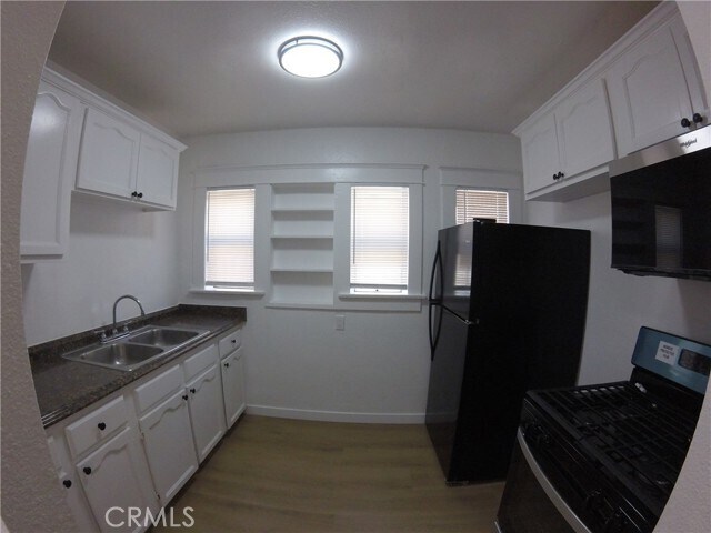 Building Photo - 440 W 8th St