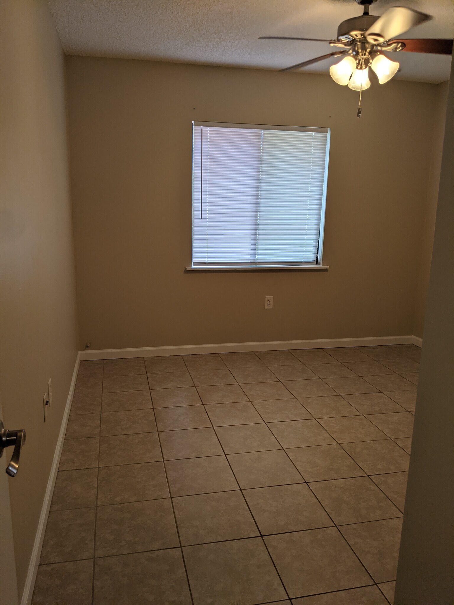 Building Photo - 2231 Ascot Ct