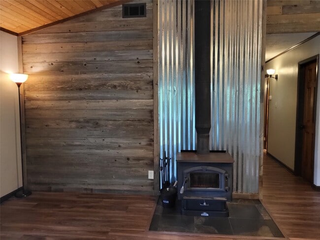 Building Photo - 30 Rdg Crk Dr