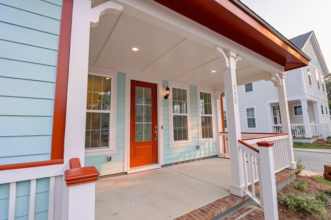 Building Photo - Pre-Leasing for the 2026–2027 School Year!