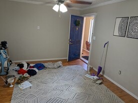 Building Photo - 117 N University Dr