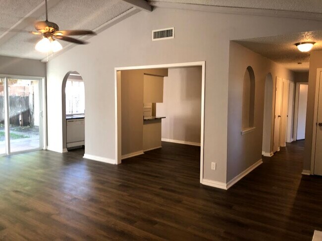Building Photo - 1741 Crystal Way