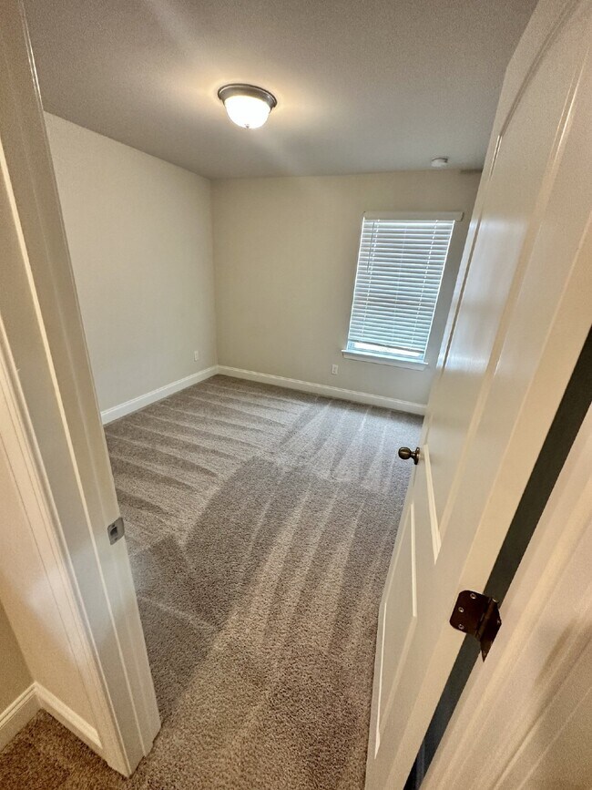 Building Photo - 304 Cheval Dr