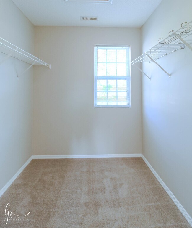 Building Photo - 2013 Laurel Oak Ct