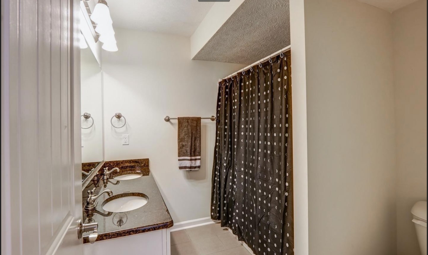 Building Photo - 27 Gloucester Dr