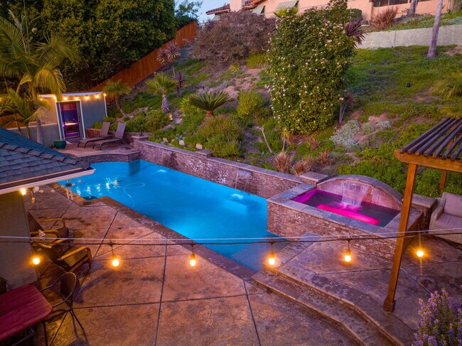 Building Photo - 3000 Azahar St