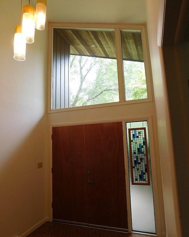 Building Photo - 205 Pell Cir