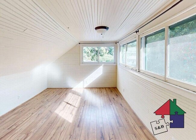 Building Photo - 123 Hill St