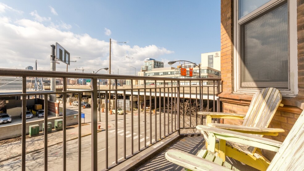 Building Photo - 500 S Clinton St