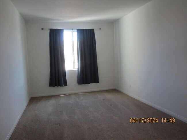 Building Photo - COOL POOL, PARKS AND NEAR NEW 3 BR PLUS DEN IN MEINFEE