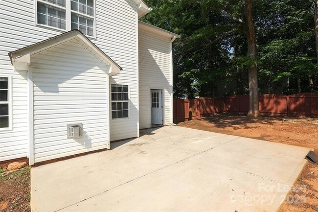 Building Photo - 4112 Chatterleigh Dr