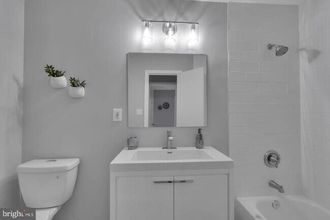 Building Photo - 10422 Woodbury Woods Ct