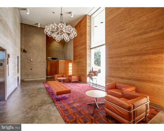 Building Photo - 210 Locust St