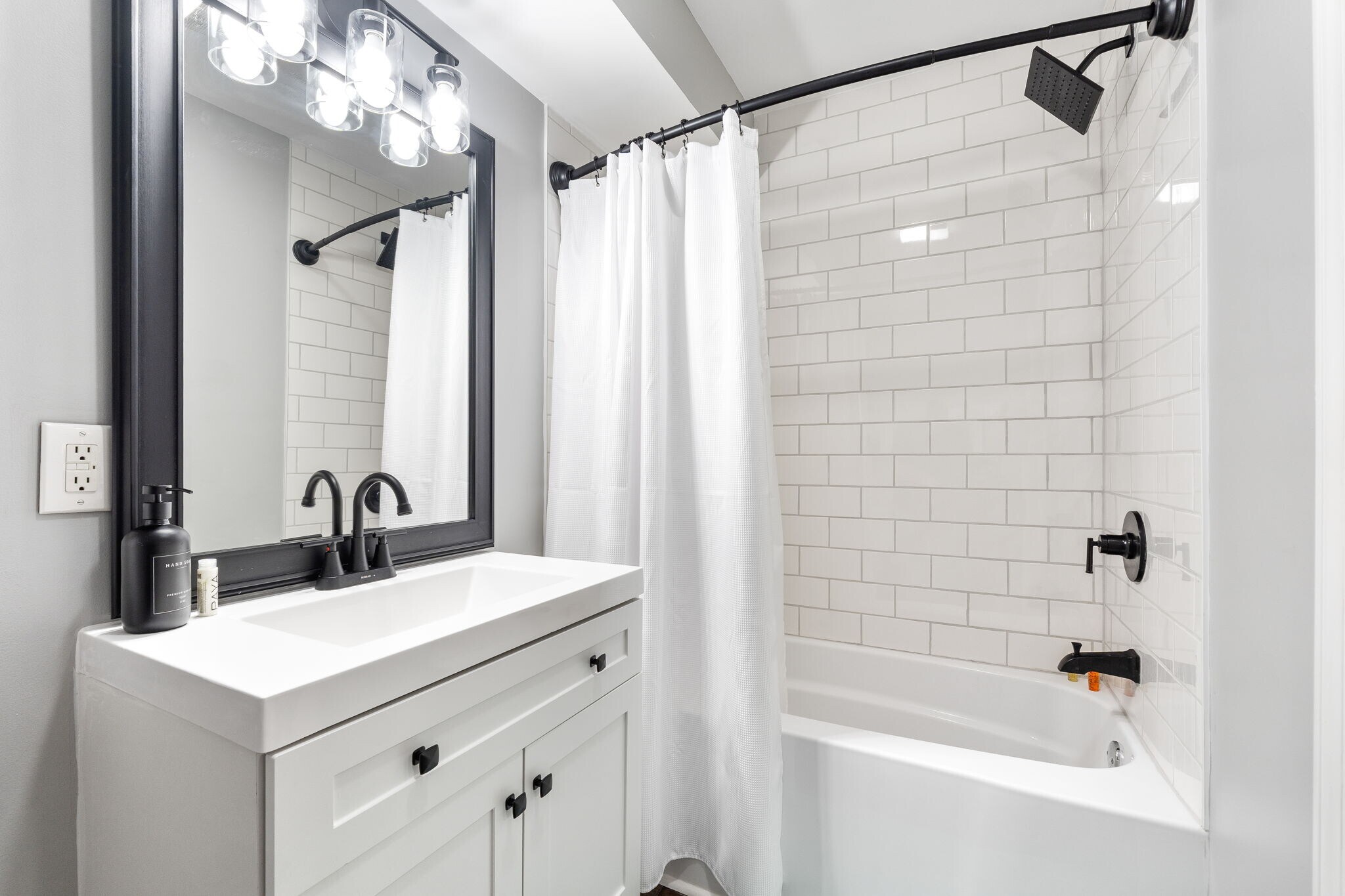 Building Photo - 9693 Mauger St