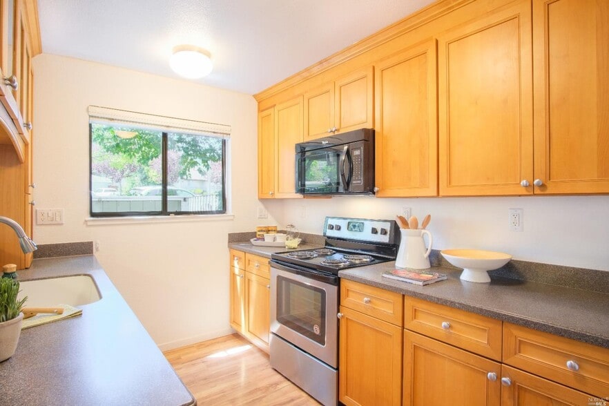 Kitchen which has been expanded - 15 Hector Ln