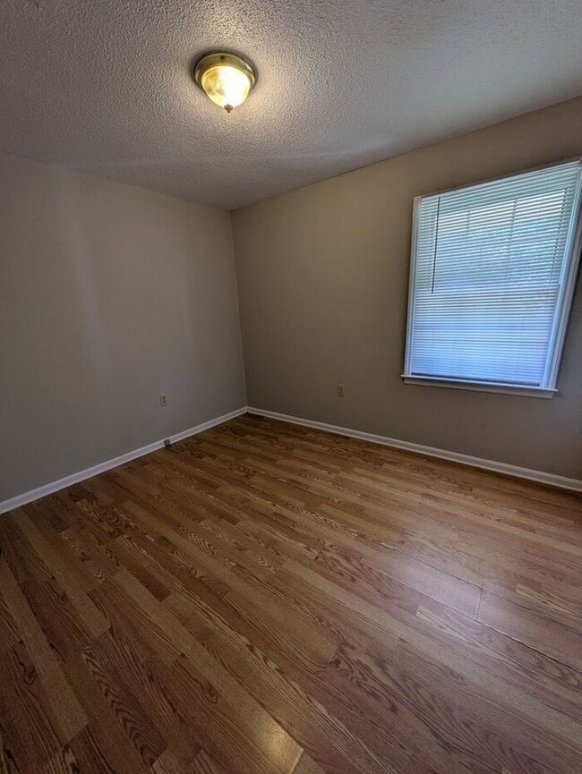 Building Photo - 3BD/2BA Single Family Home w/ Garage in Hickory