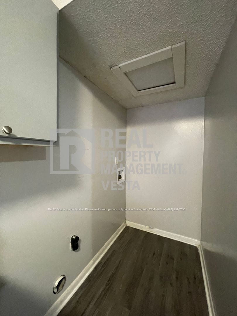 Building Photo - 131 Wall St