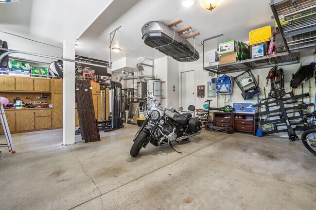 Building Photo - 3745 Deer Trail Ct