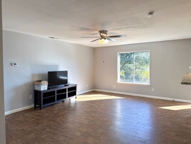 Building Photo - Lake Front 4 Bedroom / 2 Bath