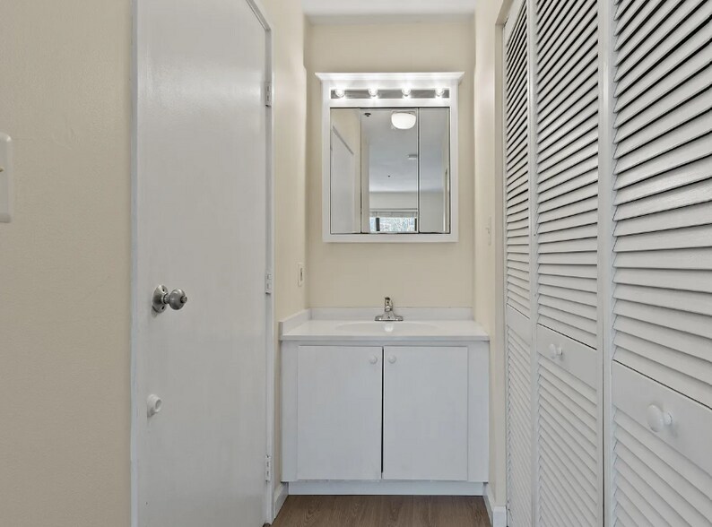 Building Photo - 148 Breakwater Dr