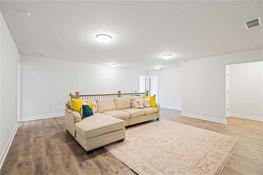 Building Photo - 5394 Pebblebrook Ln SE