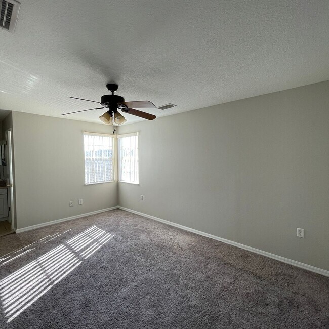 Building Photo - 621 Washington Palm Loop