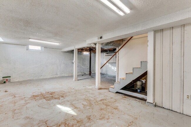 Building Photo - 1017 N Pershing St