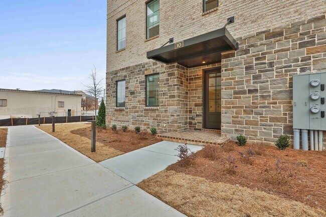Building Photo - 10 Newnan Views Cir