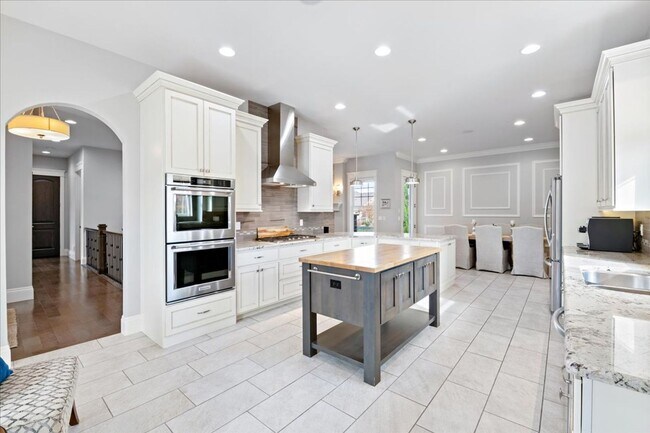 Building Photo - Stunning Custom Home in Gated Community!