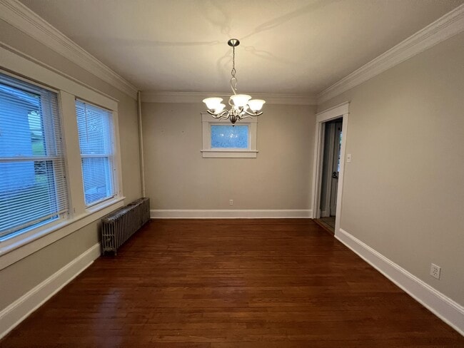 Building Photo - 519 School St