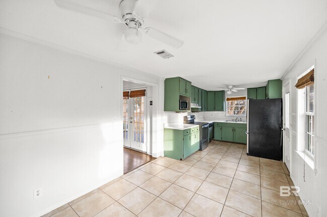 Building Photo - 358 Pecan Ave
