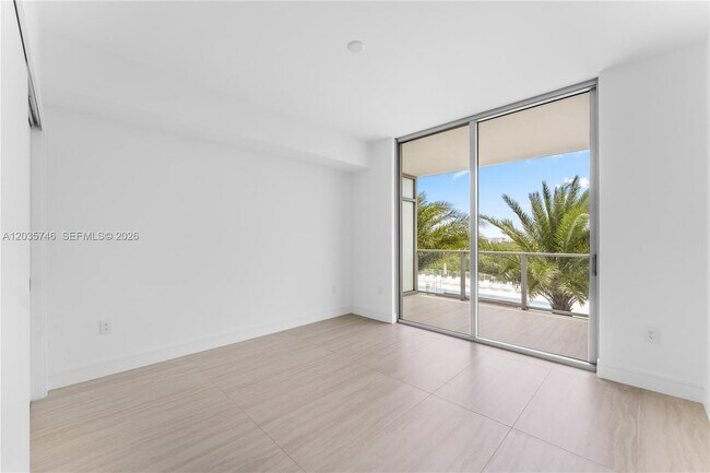 Building Photo - 2411 Laguna Cir