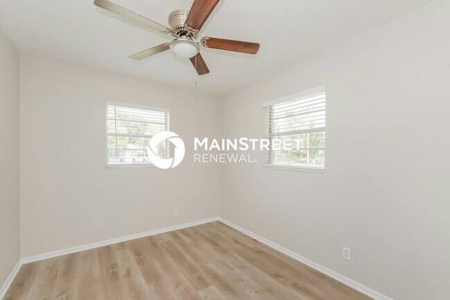 Building Photo - 3 Bedroom Pet-Friendly Home in Tampa, FL with Main Street Renewal